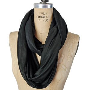 Beyond Yoga black infinity scarf with zippered pocket 14 x 31